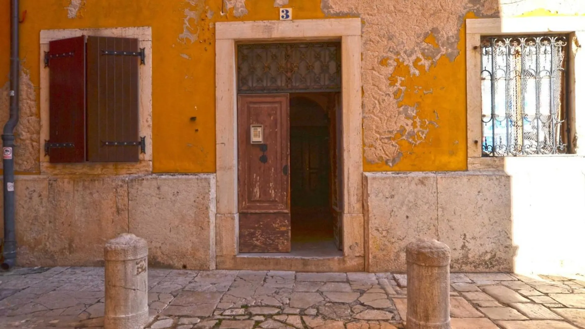 Classy And Modern Old Town Quarter Apartment Rovinj Croatia